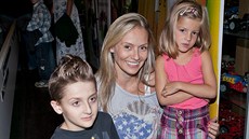 Martina Gavriely přišla se synem Antoniem na křest časopisu Dráček. Martina Gavriely přišla se synem Antoniem na křest časopisu Dráček.