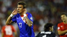Chorvatský útoník Mario Manduki oslavuje gól v utkání kvalifikace MS v...