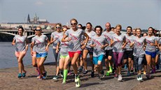 Desetikilometrového závodu We Run Prague se zúčastnila i britská maratonská... Desetikilometrového závodu We Run Prague se zúčastnila i britská maratonská...
