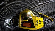 Diesel-hydraulická lokomotiva DLZ210F pro těžká břemena od firmy Ferrit uveze... Diesel-hydraulická lokomotiva DLZ210F pro těžká břemena od firmy Ferrit uveze...