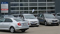 Hyundai nabízí ve svém showroomu i eskou znaku koda.Srovnáním chce dokázat,...
