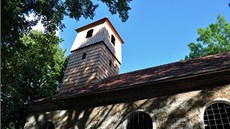 Kostel v Pelhimovech by u nestál, nebýt nadenc, kteí ho opravují.