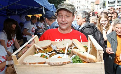 Jídlo, které nezuitkují restaurace nebo se neprodá v obchodech, by chtla potravinová banka zdarma nabídnout chudým a potebným. Ilustraní snímek