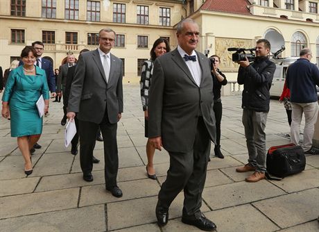 Karel Schwarzenberg a dal kandidti jdou pedstavit pedvolebn program TOP