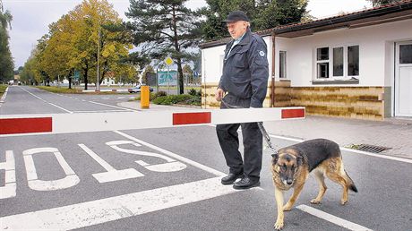 Budou na poádek v obcích na severu Jesenicka dohlíet erní erifové? Po odsthování policejní sluebny tu nyní zvaují najmout si bezpenostní agenturu. (ilustraní snímek)