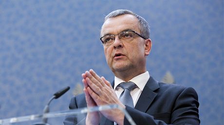 Ministr financ Miroslav Kalousek pi tiskov konferenci na adu vldy v