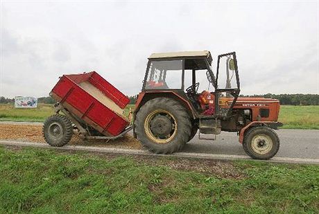 Nejvtí koda se stala na nákladním aut, mení na pívsu traktoru.