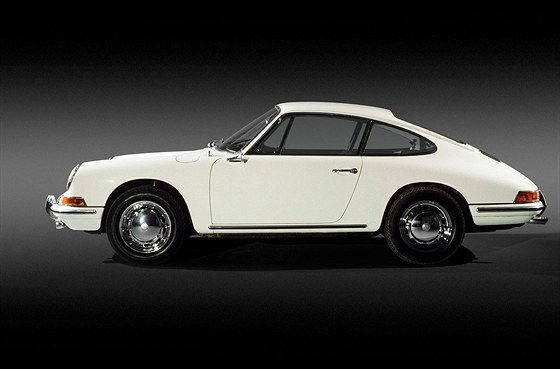 Model 911 s novm estivlcem ml Porsche vrtit na rove konkurent.