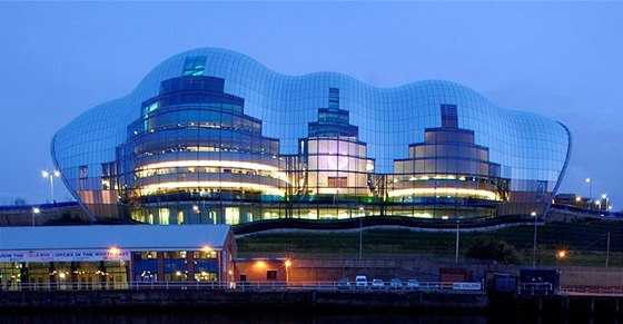 Koncertní halu Sage v britském Gatesheadu navrhl architekt Norman Foster.