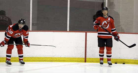 Jaromír Jágr a Patrik Eliá na tréninku New Jersey. 