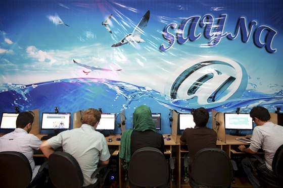 Íránská internetová kavárna v Teheránu