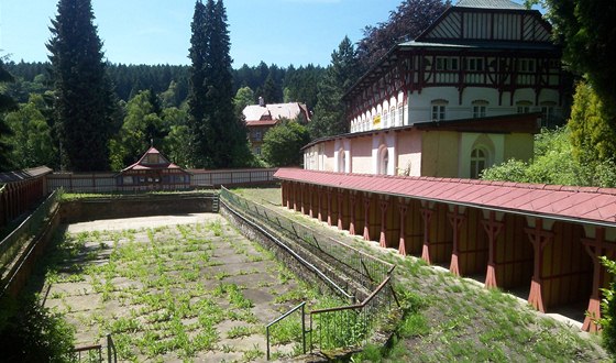 Slunení lázn v Luhaovicích navrhoval architekt Duan Jurkovi.