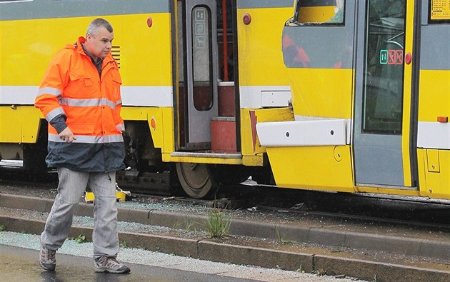 Sráka dvou tramvají na Karlovarské tíd v Plzni.