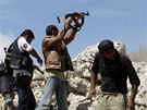 Bojovnci Syrsk svobodn armdy (FSA) pl na vldn vojska v provincii Idlib