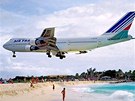 Karibik, Maho Beach na ostrov Svatý Martin