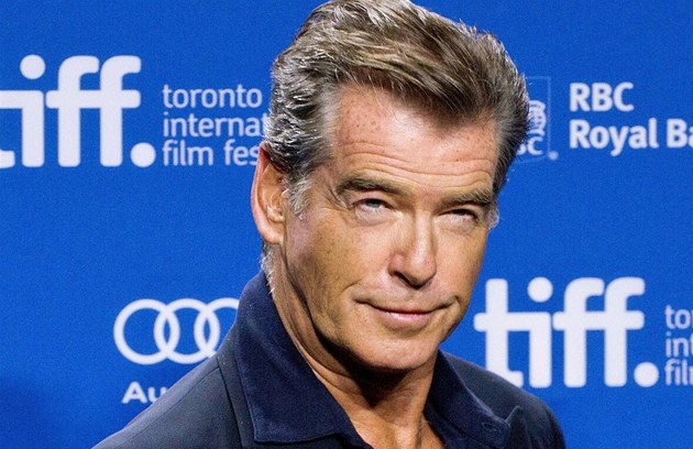 Pierce Brosnan (Toronto, 12. září 2013) Pierce Brosnan (Toronto, 12. září 2013)