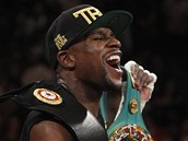 OBHJIL. Floyd Mayweather zstal boxerskm ampionem organizac WBC a WBA v...