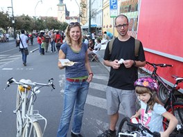 CYKLISTÉ ANO. Vjezd mli povolený pouze cyklisté. Od devatenácti hodin budou...