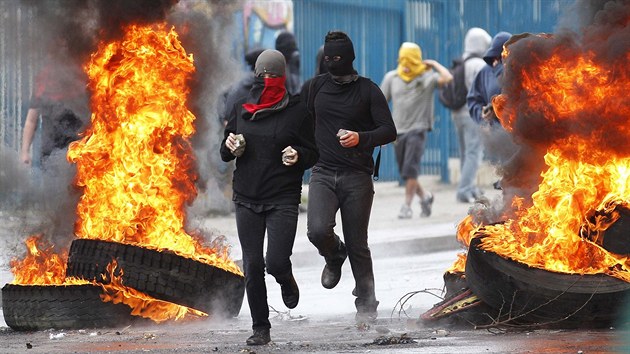 Protesty ke 40. vro Pinochetova pevratu ve mst Valparaiso, asi 121 kilometr severozpadn od Santiaga (4. z 2013)