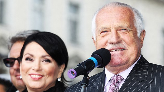 Exprezident Václav Klaus přišel podpořit volební blok Hlavu vzhůru Jany Bobošíkové (19. září 2013).