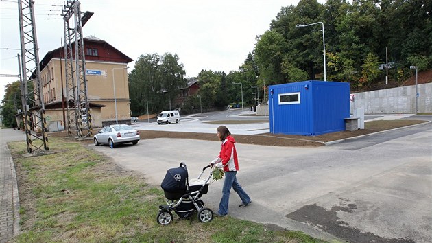 Cestujc se tam dosud zdrovali jen neradi. Zanedban prostor ped budovou mstskho ndra nebyl lta dobrou vizitkou pi vstupu do krajskho msta Vysoiny. To se vak nyn, alespo sten, zmnilo.