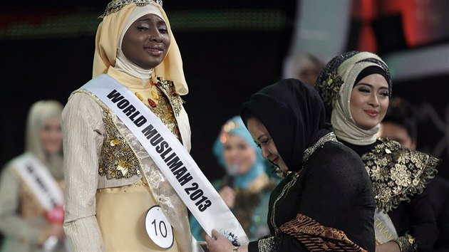 Vítzkou World Muslimah 2013 je Obabiyi Aishah Ajibolaová z Nigérie.