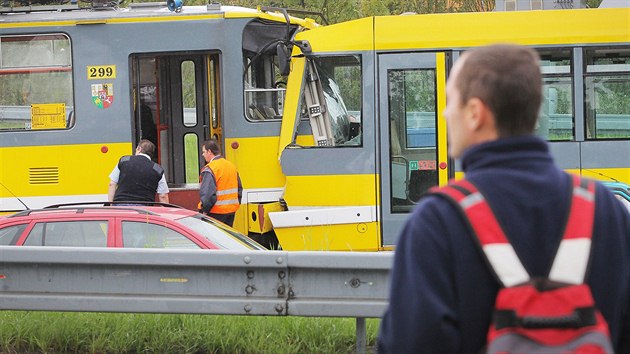 Srka dvou tramvaj na Karlovarsk td v Plzni.