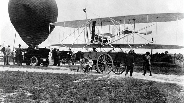 Letoun Wright Flyer Model A bhem transportu na vojenskou zkladnu Fort Myer zatkem z 1908