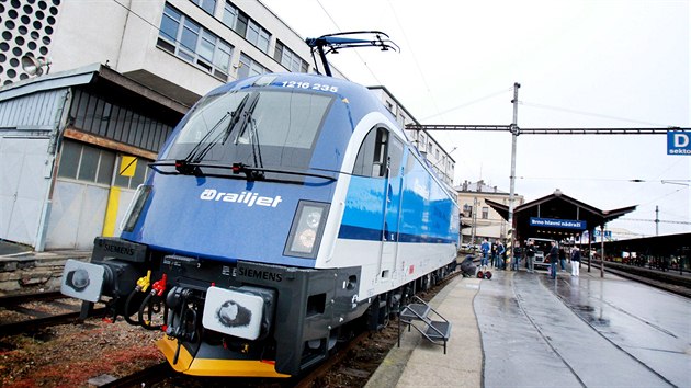 Kest lokomotivy 1216 Taurus v barvch eskch drah. Lokomotiva se jmenuje Spirit of Brno a bude thnout railjety.