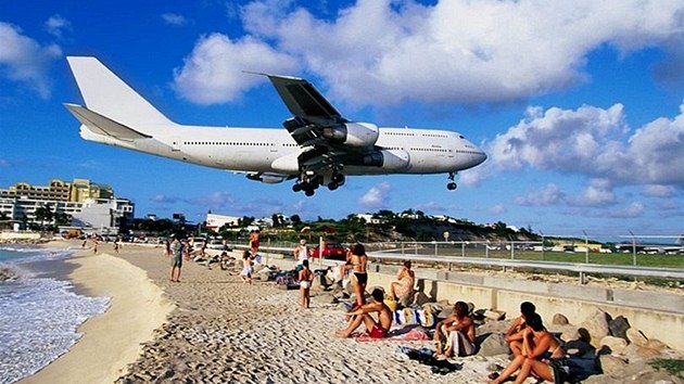 Pistn letadla u Maho Beach na ostrov Svat Martin