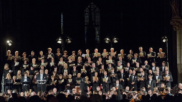 Verdiho Requiem v podn esk filharmonie a Praskho filharmonickho sboru pod taktovkou italskho dirigenta Fabia Lusiho zaznlo ve Svatovtsk katedrle (15. z 2013)