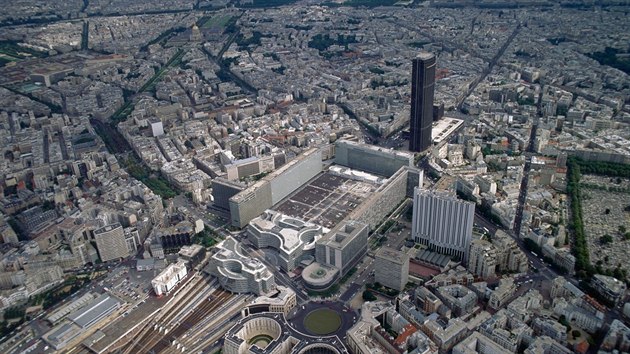 Odprci vkovch staveb svou posledn bitvu ped 40 lety prohrli. Mrakodrap  Montparnasse vysok 210 metr v Pai stoj a je z nj ndhern vhled, avak 40. vro si moc neuv.