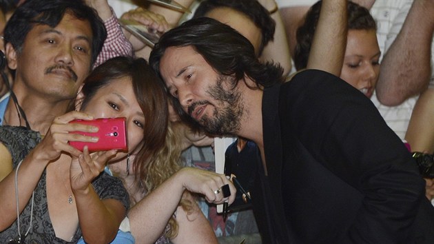 Keanu Reeves s fanouky (Toronto, 10. z 2013)