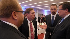 Americký generál a bývalý éf CIA David Petraeus pevzal v Ostrav prestiní
