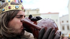 Lidé na vinobraní vypili na sto tisíc litrů vína. Krom pro Znojemsko typických... Lidé na vinobraní vypili na sto tisíc litrů vína. Krom pro Znojemsko typických...