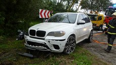 idi BMW skonil cestou z Jinoova smrem k Námti nad Oslavou v rybníce....