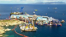 Napimování lod Costa Concordia u beh italského ostrova Giglio