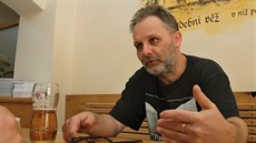 S bubeníkem skupiny Oceán Janem Vozárym si v českobudějovických Masných krámech... S bubeníkem skupiny Oceán Janem Vozárym si v českobudějovických Masných krámech...
