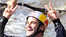 ŠŤASTNÝ VÍTĚZ. Takhle slaví nový šampion ve vodním slalomu, kajakař Vavřinec... ŠŤASTNÝ VÍTĚZ. Takhle slaví nový šampion ve vodním slalomu, kajakař Vavřinec...