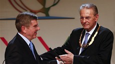 Odstupující pedseda Mezinárodního olympijského výboru Jacques Rogge (vlevo) a