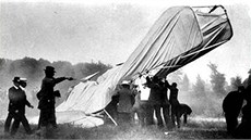 17. záí 1908 - první smrtelná letecká nehoda v historii. Letounu pilotovanému...