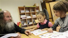 Rakouské školačky Sára Šílová a Valentýna Ranzenhoferová (na fotografii vpravo)... Rakouské školačky Sára Šílová a Valentýna Ranzenhoferová (na fotografii vpravo)...