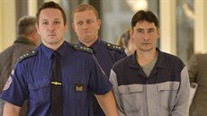 Amnestovaný vězeň Miloš Svozil, kterého soud potrestal za únorovou vraždu... Amnestovaný vězeň Miloš Svozil, kterého soud potrestal za únorovou vraždu...