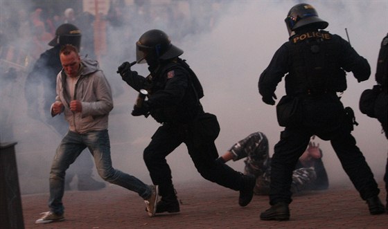 Ostravská policie se po veerním protiromském protestu stetla se stovkami...