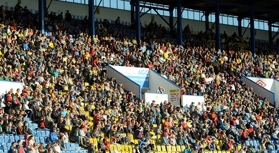 Teplická Stínadla se plní, na duel proti Bohemians pilo osm tisíc lidí.