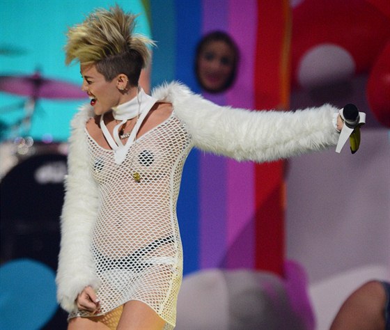 Miley Cyrusová ráda provokuje.