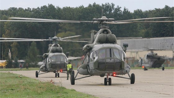 Piloti vojenských helikoptér chtjí od armády proplacení ulých 50 milion korun (ilustraní snímek)