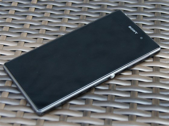 Souasný top model Xperia Z1 brzy nahradí novinka Xperia Z2.