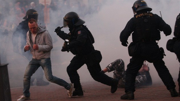 Ostravská policie se po veerním protiromském protestu stetla se stovkami...