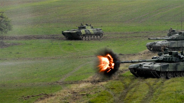 Zteč mechanizované jednotky na Dnech NATO v Ostravě